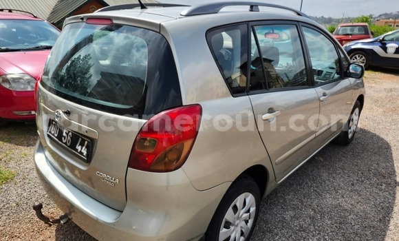 Sayi Na hannu Toyota Corolla Verso Azurfa Mota in Yaounde a Babban Kamaru Sayi Na hannu Toyota Corolla Verso Azurfa Mota in Yaounde a Babban Kamaru