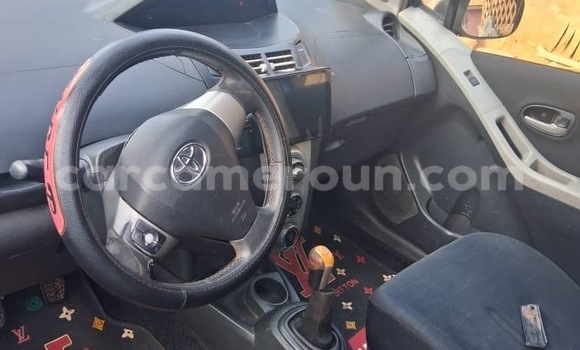 Acheter Occasion Voiture Toyota Yaris Bleu à Yaoundé, Central Cameroon Acheter Occasion Voiture Toyota Yaris Bleu à Yaoundé, Central Cameroon
