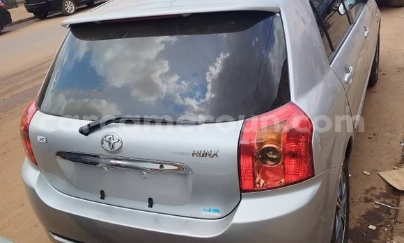 Sayi Na hannu Toyota Corolla Azurfa Mota in Yaounde a Babban Kamaru