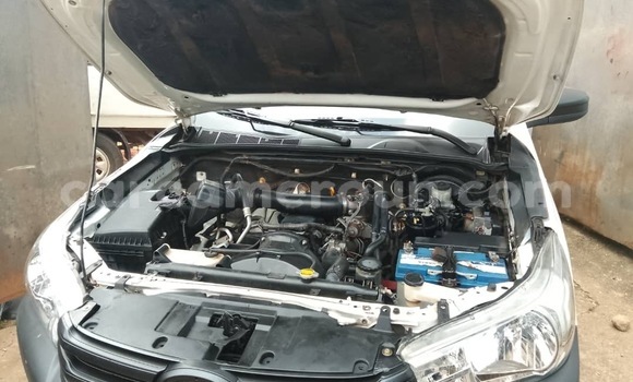 Acheter Neuf Voiture Toyota Hilux Blanc à Yaoundé, Central Cameroon Acheter Neuf Voiture Toyota Hilux Blanc à Yaoundé, Central Cameroon