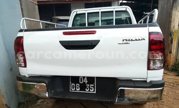 Acheter Neuf Voiture Toyota Hilux Blanc à Yaoundé, Central Cameroon Acheter Neuf Voiture Toyota Hilux Blanc à Yaoundé, Central Cameroon