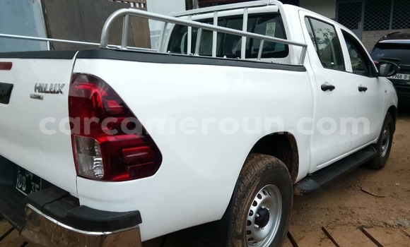Acheter Neuf Voiture Toyota Hilux Blanc à Yaoundé, Central Cameroon Acheter Neuf Voiture Toyota Hilux Blanc à Yaoundé, Central Cameroon