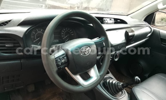 Acheter Neuf Voiture Toyota Hilux Blanc à Yaoundé, Central Cameroon Acheter Neuf Voiture Toyota Hilux Blanc à Yaoundé, Central Cameroon