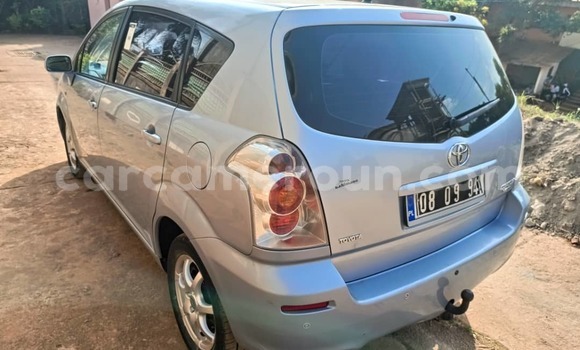 Acheter Occasion Voiture Toyota Corolla Verso Gris à Yaoundé, Central Cameroon Acheter Occasion Voiture Toyota Corolla Verso Gris à Yaoundé, Central Cameroon