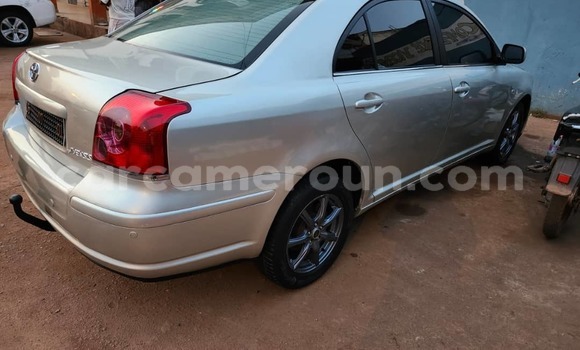 Sayi Na hannu Toyota Avensis Azurfa Mota in Yaounde a Babban Kamaru Sayi Na hannu Toyota Avensis Azurfa Mota in Yaounde a Babban Kamaru