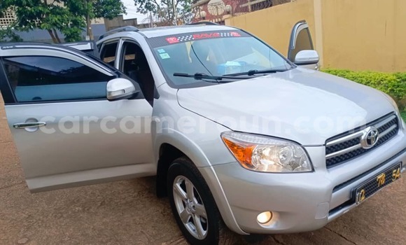 Sayi Na hannu Toyota RAV4 Azurfa Mota in Yaounde a Babban Kamaru Sayi Na hannu Toyota RAV4 Azurfa Mota in Yaounde a Babban Kamaru