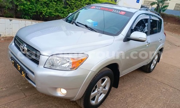 Sayi Na hannu Toyota RAV4 Azurfa Mota in Yaounde a Babban Kamaru Sayi Na hannu Toyota RAV4 Azurfa Mota in Yaounde a Babban Kamaru