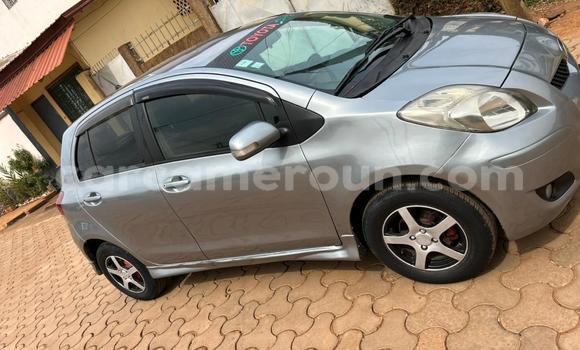 Sayi Na hannu Toyota Yaris Azurfa Mota in Yaounde a Babban Kamaru Sayi Na hannu Toyota Yaris Azurfa Mota in Yaounde a Babban Kamaru