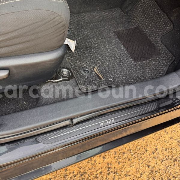 Big with watermark toyota auris littoral cameroon douala 21725