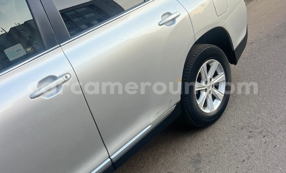 Acheter Occasion Voiture Toyota Highlander Gris à Yaoundé, Central Cameroon Acheter Occasion Voiture Toyota Highlander Gris à Yaoundé, Central Cameroon