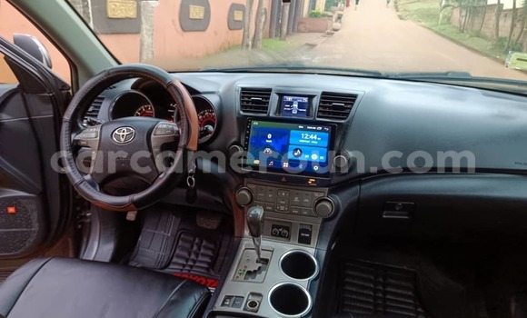 Acheter Occasion Voiture Toyota Highlander Gris à Yaoundé, Central Cameroon Acheter Occasion Voiture Toyota Highlander Gris à Yaoundé, Central Cameroon