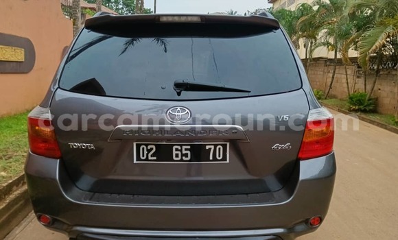 Acheter Occasion Voiture Toyota Highlander Gris à Yaoundé, Central Cameroon Acheter Occasion Voiture Toyota Highlander Gris à Yaoundé, Central Cameroon