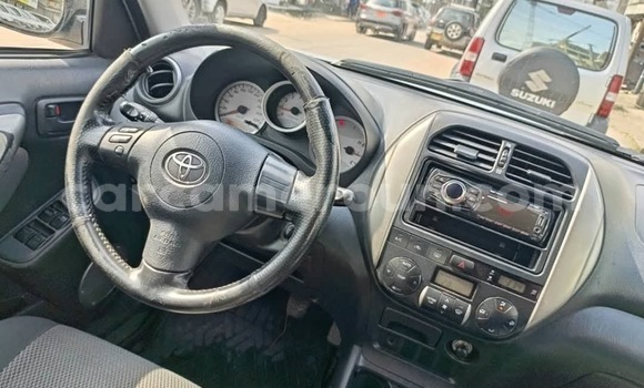 Sayi Na hannu Toyota RAV4 Azurfa Mota in Douala a Ƙasar Kamaru Sayi Na hannu Toyota RAV4 Azurfa Mota in Douala a Ƙasar Kamaru