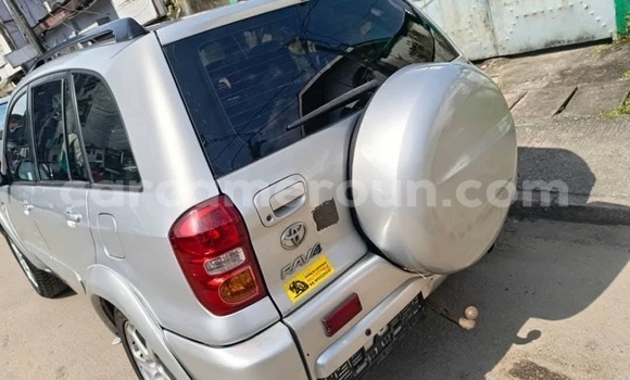 Sayi Na hannu Toyota RAV4 Azurfa Mota in Douala a Ƙasar Kamaru Sayi Na hannu Toyota RAV4 Azurfa Mota in Douala a Ƙasar Kamaru