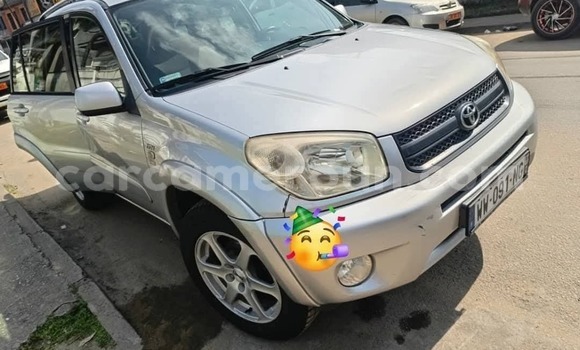 Sayi Na hannu Toyota RAV4 Azurfa Mota in Douala a Ƙasar Kamaru Sayi Na hannu Toyota RAV4 Azurfa Mota in Douala a Ƙasar Kamaru