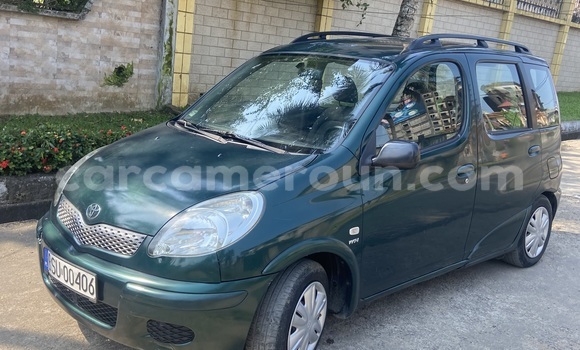 Sayi Imported Toyota Yaris Verso Green Mota in Douala a Ƙasar Kamaru