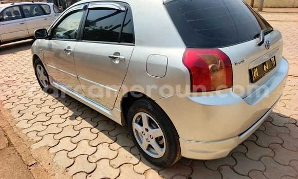 Sayi Na hannu Toyota Corolla Azurfa Mota in Yaounde a Babban Kamaru Sayi Na hannu Toyota Corolla Azurfa Mota in Yaounde a Babban Kamaru