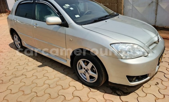 Sayi Na hannu Toyota Corolla Azurfa Mota in Yaounde a Babban Kamaru Sayi Na hannu Toyota Corolla Azurfa Mota in Yaounde a Babban Kamaru