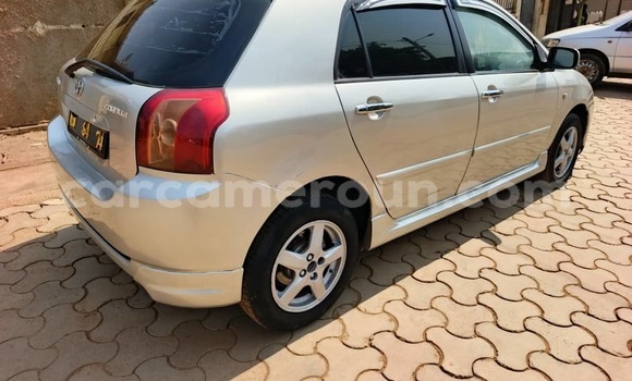 Sayi Na hannu Toyota Corolla Azurfa Mota in Yaounde a Babban Kamaru