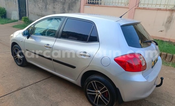 Sayi Na hannu Toyota Auris Azurfa Mota in Yaounde a Babban Kamaru Sayi Na hannu Toyota Auris Azurfa Mota in Yaounde a Babban Kamaru