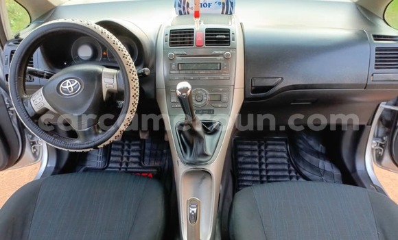 Sayi Na hannu Toyota Auris Azurfa Mota in Yaounde a Babban Kamaru Sayi Na hannu Toyota Auris Azurfa Mota in Yaounde a Babban Kamaru