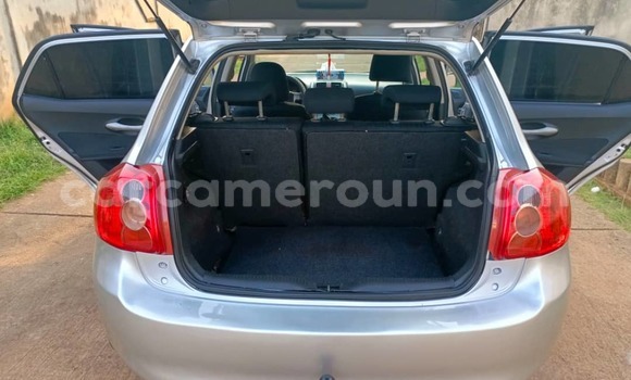 Sayi Na hannu Toyota Auris Azurfa Mota in Yaounde a Babban Kamaru Sayi Na hannu Toyota Auris Azurfa Mota in Yaounde a Babban Kamaru
