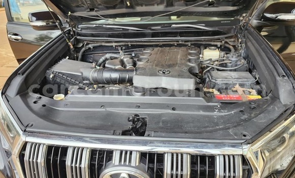 Sayi Na hannu Toyota Land Cruiser Prado Black Mota in Yaounde a Babban Kamaru Sayi Na hannu Toyota Land Cruiser Prado Black Mota in Yaounde a Babban Kamaru