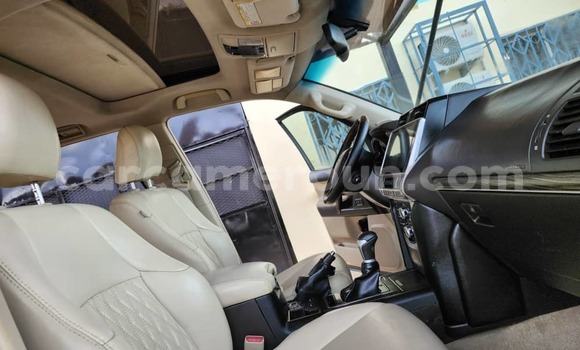 Sayi Na hannu Toyota Land Cruiser Prado Black Mota in Yaounde a Babban Kamaru Sayi Na hannu Toyota Land Cruiser Prado Black Mota in Yaounde a Babban Kamaru