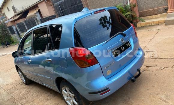 Sayi Na hannu Toyota Corolla Verso Blue Mota in Yaounde a Babban Kamaru Sayi Na hannu Toyota Corolla Verso Blue Mota in Yaounde a Babban Kamaru
