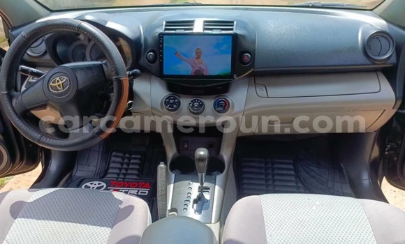 Sayi Na hannu Toyota RAV4 Black Mota in Yaounde a Babban Kamaru Sayi Na hannu Toyota RAV4 Black Mota in Yaounde a Babban Kamaru