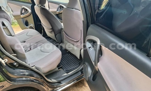Sayi Na hannu Toyota RAV4 Black Mota in Yaounde a Babban Kamaru Sayi Na hannu Toyota RAV4 Black Mota in Yaounde a Babban Kamaru