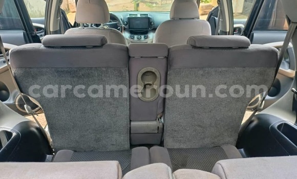 Sayi Na hannu Toyota RAV4 Black Mota in Yaounde a Babban Kamaru Sayi Na hannu Toyota RAV4 Black Mota in Yaounde a Babban Kamaru