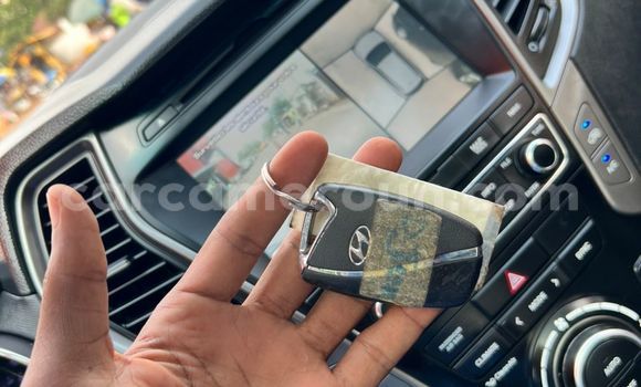 Buy Used Hyundai Santa Fe Silver Car in Yaounde in Central Cameroon Buy Used Hyundai Santa Fe Silver Car in Yaounde in Central Cameroon