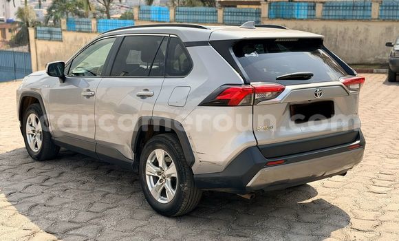 Acheter Occasion Voiture Toyota RAV4 Gris à Yaoundé, Central Cameroon Acheter Occasion Voiture Toyota RAV4 Gris à Yaoundé, Central Cameroon