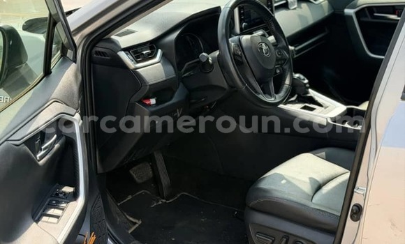 Acheter Occasion Voiture Toyota RAV4 Gris à Yaoundé, Central Cameroon Acheter Occasion Voiture Toyota RAV4 Gris à Yaoundé, Central Cameroon