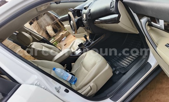 Buy Used Kia Sorento White Car in Yaounde in Central Cameroon Buy Used Kia Sorento White Car in Yaounde in Central Cameroon