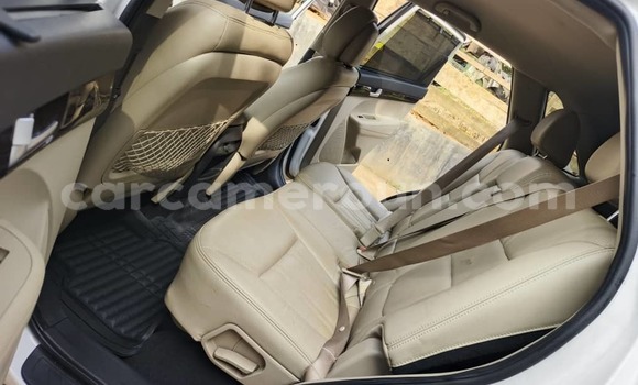 Buy Used Kia Sorento White Car in Yaounde in Central Cameroon Buy Used Kia Sorento White Car in Yaounde in Central Cameroon