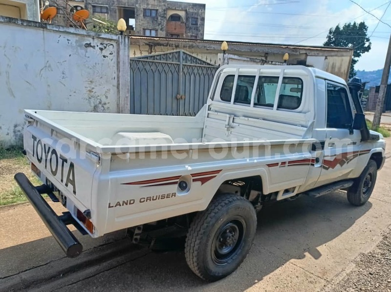 Big with watermark toyota land cruiser central cameroon yaounde 21806