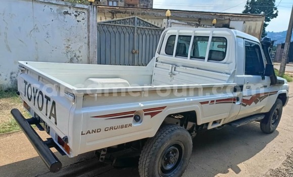 Acheter Occasion Voiture Toyota Land Cruiser Gris à Yaoundé, Central Cameroon Acheter Occasion Voiture Toyota Land Cruiser Gris à Yaoundé, Central Cameroon