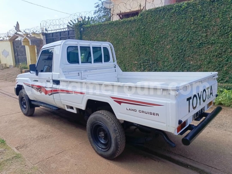 Big with watermark toyota land cruiser central cameroon yaounde 21806