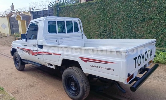 Acheter Occasion Voiture Toyota Land Cruiser Gris à Yaoundé, Central Cameroon Acheter Occasion Voiture Toyota Land Cruiser Gris à Yaoundé, Central Cameroon