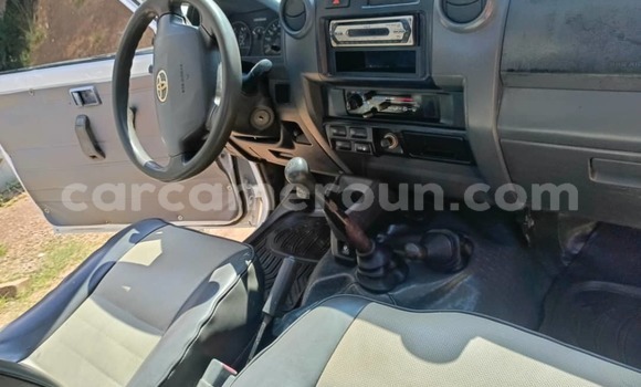Acheter Occasion Voiture Toyota Land Cruiser Gris à Yaoundé, Central Cameroon Acheter Occasion Voiture Toyota Land Cruiser Gris à Yaoundé, Central Cameroon
