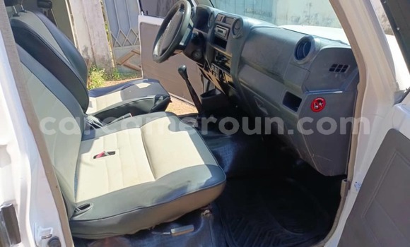 Acheter Occasion Voiture Toyota Land Cruiser Gris à Yaoundé, Central Cameroon Acheter Occasion Voiture Toyota Land Cruiser Gris à Yaoundé, Central Cameroon