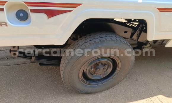 Acheter Occasion Voiture Toyota Land Cruiser Gris à Yaoundé, Central Cameroon Acheter Occasion Voiture Toyota Land Cruiser Gris à Yaoundé, Central Cameroon