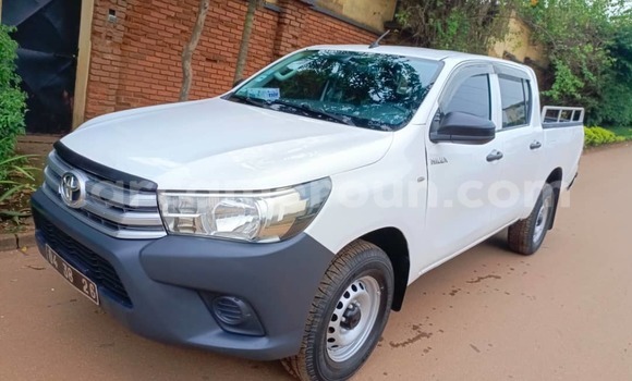 Acheter Occasion Voiture Toyota Hilux Blanc à Yaoundé, Central Cameroon Acheter Occasion Voiture Toyota Hilux Blanc à Yaoundé, Central Cameroon