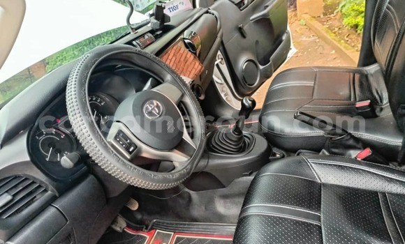 Acheter Occasion Voiture Toyota Hilux Blanc à Yaoundé, Central Cameroon Acheter Occasion Voiture Toyota Hilux Blanc à Yaoundé, Central Cameroon