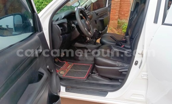 Acheter Occasion Voiture Toyota Hilux Blanc à Yaoundé, Central Cameroon Acheter Occasion Voiture Toyota Hilux Blanc à Yaoundé, Central Cameroon