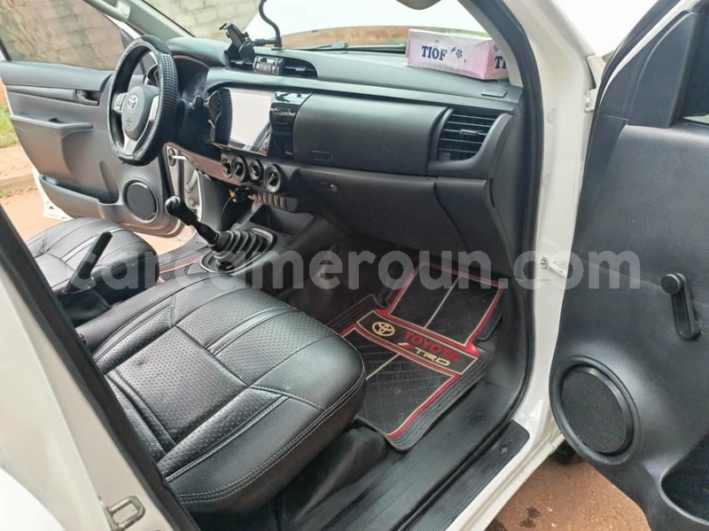 Big with watermark toyota hilux central cameroon yaounde 21811