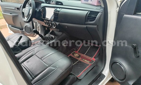 Acheter Occasion Voiture Toyota Hilux Blanc à Yaoundé, Central Cameroon Acheter Occasion Voiture Toyota Hilux Blanc à Yaoundé, Central Cameroon