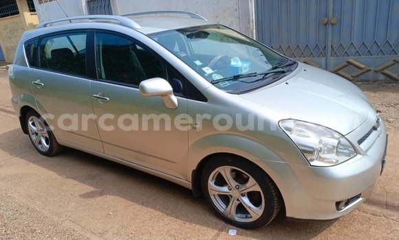 Acheter Occasion Voiture Toyota Corolla Verso Gris à Yaoundé, Central Cameroon Acheter Occasion Voiture Toyota Corolla Verso Gris à Yaoundé, Central Cameroon